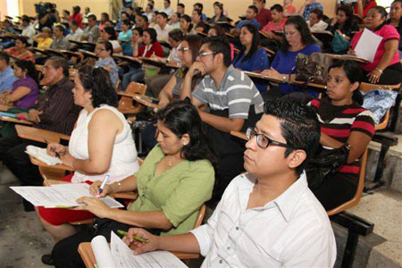 Docentes durante el Segundo Taller sobre la Enseñanza de las Matemáticas en América Latina, en El Salvador