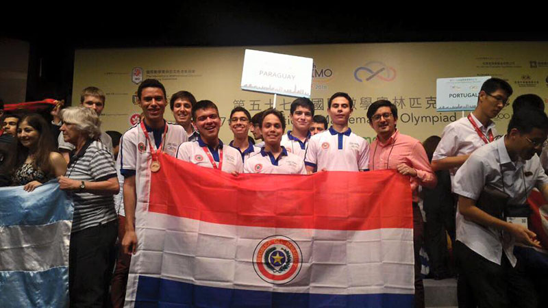 Equipo Paraguayo en la premiación de IMO 2016