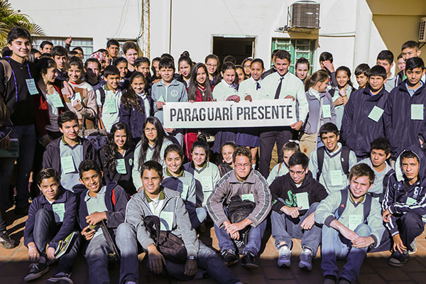 Jóvenes en Paraguarí, durante la ronda departamental de la Olimpiada Nacional de Matemática 2015